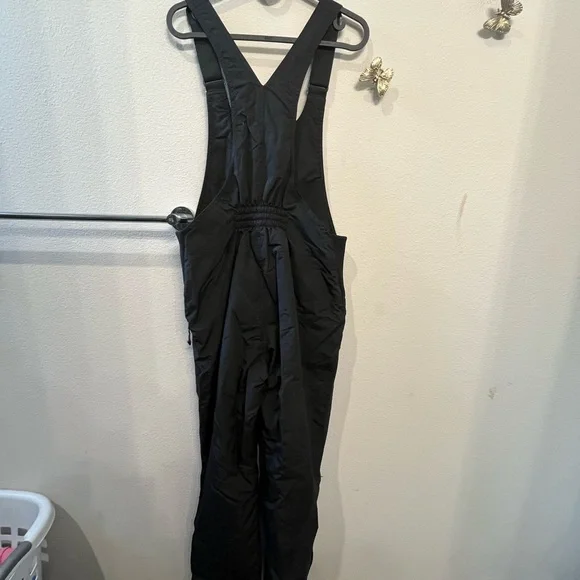 Elegant Black Women's Jumpsuit Ski Snowboard coveralls - Picture 5 of 6